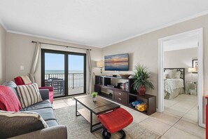 TV connectée, lecteur de DVD, livres