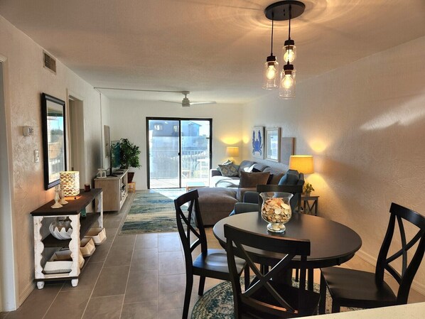 Smart TV, reproductor de DVD y libros 