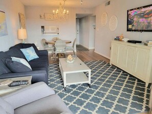 TV - 310 - Incredible ocean and pool views 1 bedroom (New Smyrna Beach)