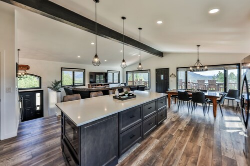 Hilltop Cabin with Million Dollar Lake Views Right by Grand Lake Lodge