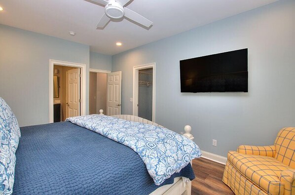 5 bedrooms, desk, iron/ironing board, WiFi