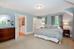 4 habitaciones, tabla de planchar con plancha, wifi y ropa de cama
