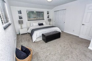 3 bedrooms, iron/ironing board, WiFi, bed sheets