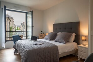 1 slaapkamer, een strijkplank/strijkijzer, gratis wifi, beddengoed