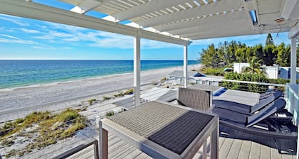 BEACHFRONT HOUSE DIRECTLY ON SOFT SUGAR WHITE SANDS
VRC19-000234