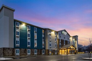 Exterior - WoodSpring Suites Indianapolis Airport South (Indianapolis)