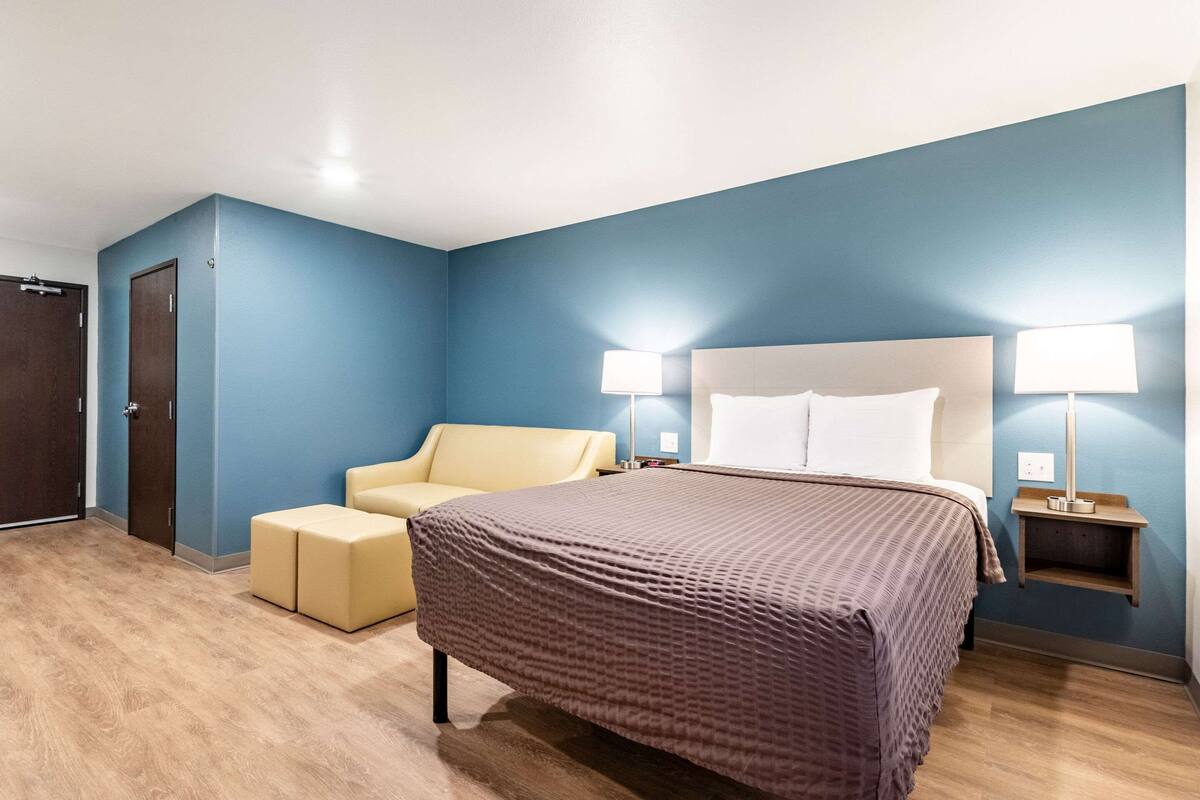 Escritorio, wifi gratis y ropa de cama 