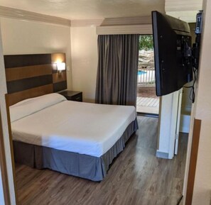 Työpöytä, silitysrauta/-lauta, ilmainen Wi-Fi, vuodevaatteet