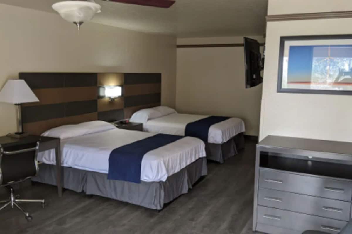 standard double room | desk, iron/ironing board, free wifi, bed sheets