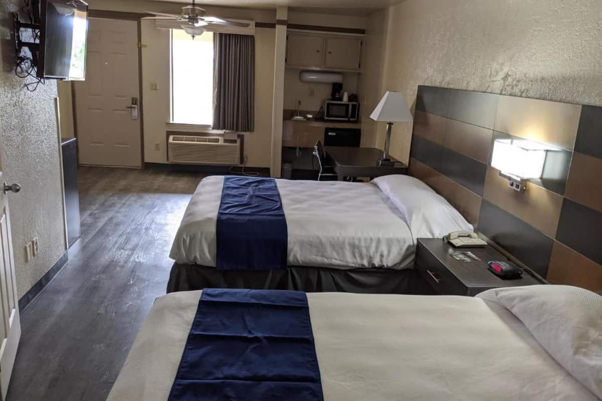 standard double room | desk, iron/ironing board, free wifi, bed sheets