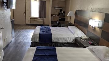 Bureau, fer et planche Ă repasser, Wi-Fi gratuit, draps fournis