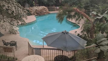 Innenpool, LiegestĂŒhle