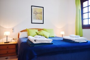 3 soverom, skrivebord, strykejern/-brett og wi-fi (inkludert)