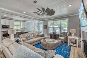 TV, caminetto, studio