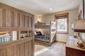 4 soverom, strykejern/-brett, wi-fi (inkludert) og sengetøy