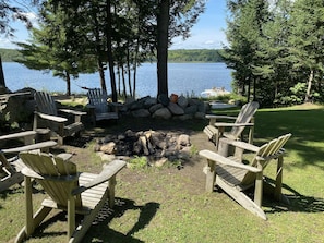 Property grounds - Stunning, Year Round Lakefront Cottage with Hot Tub (Haliburton)