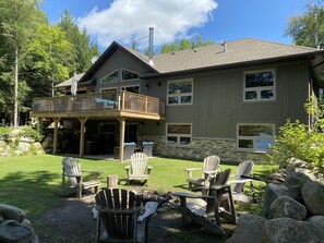 Property grounds - Stunning, Year Round Lakefront Cottage with Hot Tub (Haliburton)