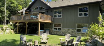 Stunning, Year Round Lakefront Cottage with Hot Tub