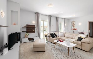 Smart TV, fireplace, foosball, table tennis