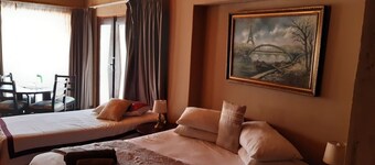 Forest Tree Room  - A guest house indoor braai and venue,near Pakhisa Racetrack