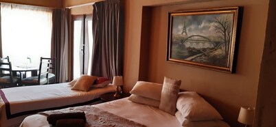 Daylily Room - A guest house indoor braai and venue,near Pakhisa Racetrack