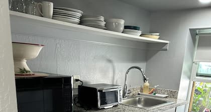 Inviting New Efficiency Apartment on Eagle Hill in Redwood City