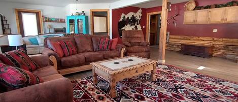 Smart-TV, Kamin, Bücher