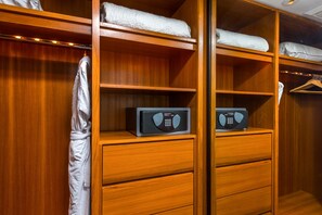 Condo, 2 Bedrooms