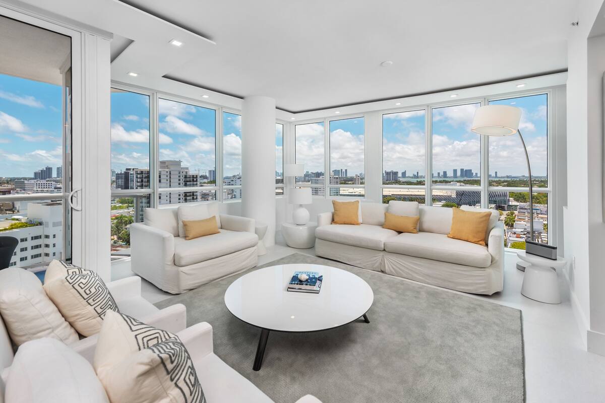 Condo, 4 Bedrooms | Living room