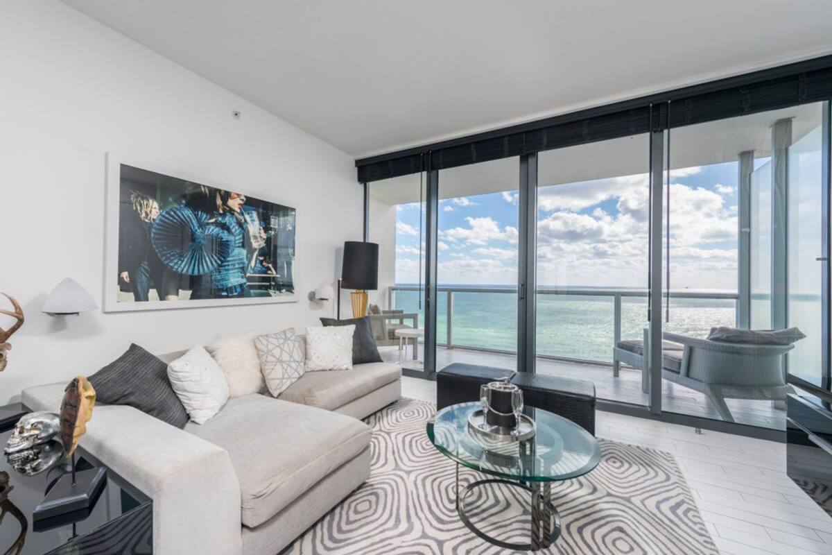 Condo, 1 Bedroom | Living room