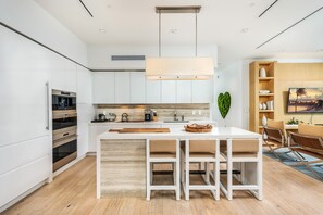 Condo, 3 Bedrooms | Private kitchen - Lrmb - Eco-hotel #9 Southeast Ocean & Pool View (Miami Beach)