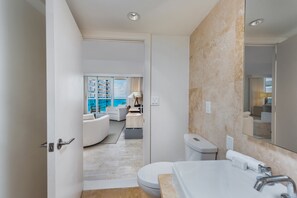 Condo, 3 chambres | Salle de bain | Serviettes fournies