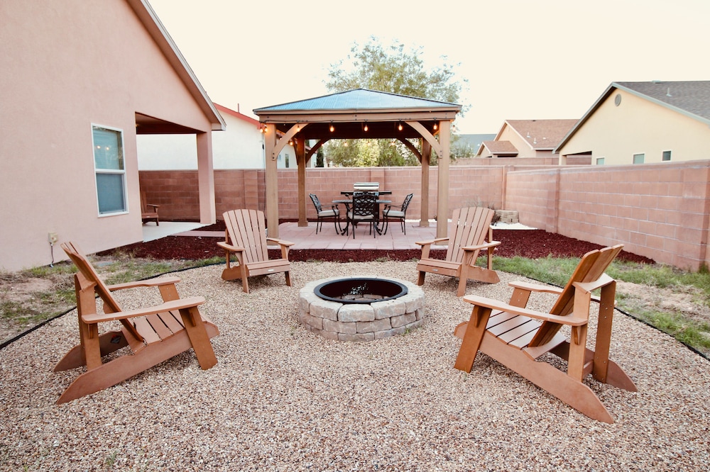 Kick Back & Relax! This Place is Gorgeous - Sleeps 10
