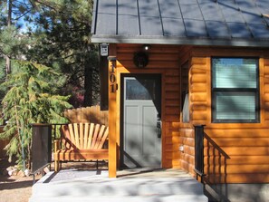 Exterior detail - 2+2, Spa, Sleeps 6, Walk 2 Hiking & Biking Trails, Pet Friendly on North Shore (Big Bear)