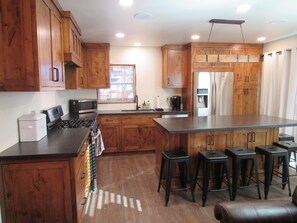 冰箱、微波炉、烤箱、炉灶