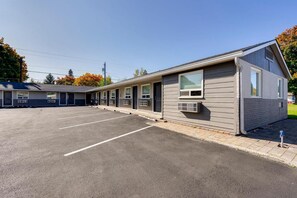 Free self parking - North Idaho Inn (Coeur d'Alene)