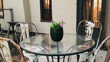 تناول الطعام بالخارج