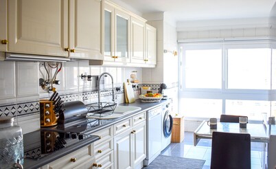 LISBON SKY VIEW 3BR HOME + NEAR AIRPORT + FREE PARKING
