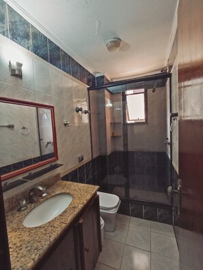 Bathroom - APARTMENT, TWO BEDROOMS, TWO ELEVATORS, TWO BATHROOMS, ONE PARKING SPACE, (Praia Grande)