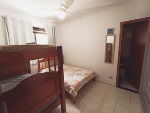 2 Schlafzimmer, Schreibtisch, schallisolierte Zimmer
