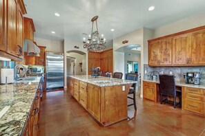 Fridge, microwave, oven, stovetop - Villa Toscana - Upscale Wine Country Estate with Bridal Suite (Temecula)