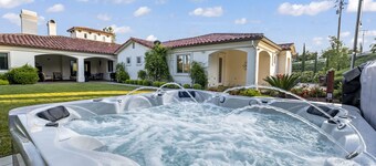 Villa Toscana - Upscale Wine Country Estate with Bridal Suite