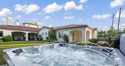 Villa Toscana - Upscale Wine Country Estate with Bridal Suite