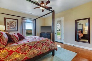 5 bedrooms, desk, iron/ironing board, free WiFi - Villa Toscana - Upscale Wine Country Estate with Bridal Suite (Temecula)