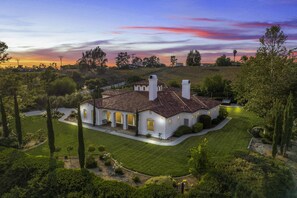 Exterior - Villa Toscana - Upscale Wine Country Estate with Bridal Suite (Temecula)