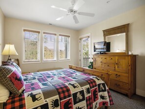2 bedrooms, iron/ironing board, Internet, bed sheets