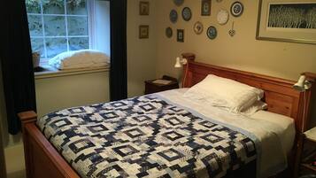 3 bedrooms, desk, iron/ironing board, free WiFi