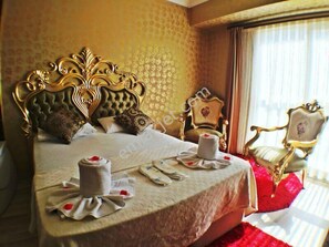 Suite Studio Confort | Bureau, rideaux occultants, chambres insonorisées