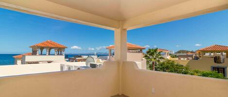 House, 3 Bedrooms | Balcony