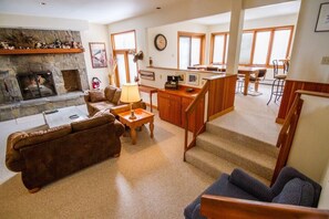 House, Multiple Beds, Fireplace, Mountain View | Living room | Fireplace